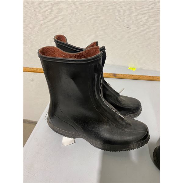 Size 10 rubber boots
