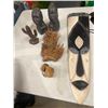 Image 1 : Assorted decor