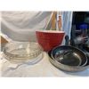 Image 2 : Kitchenitems pie plates, frying pans etc