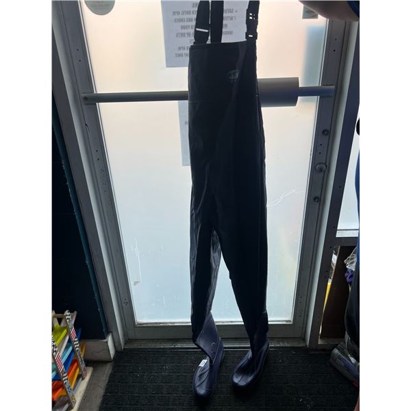 Lot of 1 Fishing/Hunter Waders - Size 8 boots