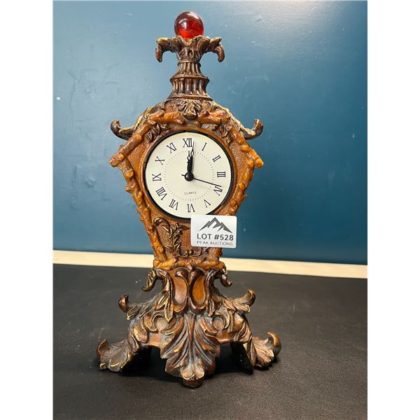 Lot of 1 Vintage Clock