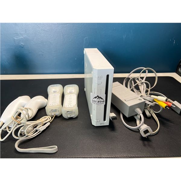 Lot of 1 Nintendo Wii Console w/ Controllers/Cords - Used