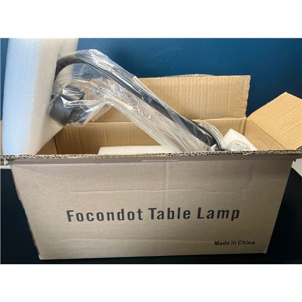 Lot of 1 Table Lamp