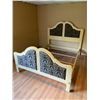 Image 1 : Queen Ethen Allen Bedframe