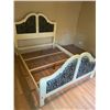 Image 2 : Queen Ethen Allen Bedframe