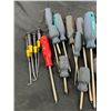 Image 2 : Screwdrivers and Picks