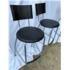 Image 2 : 3 Plastic Bar Stools