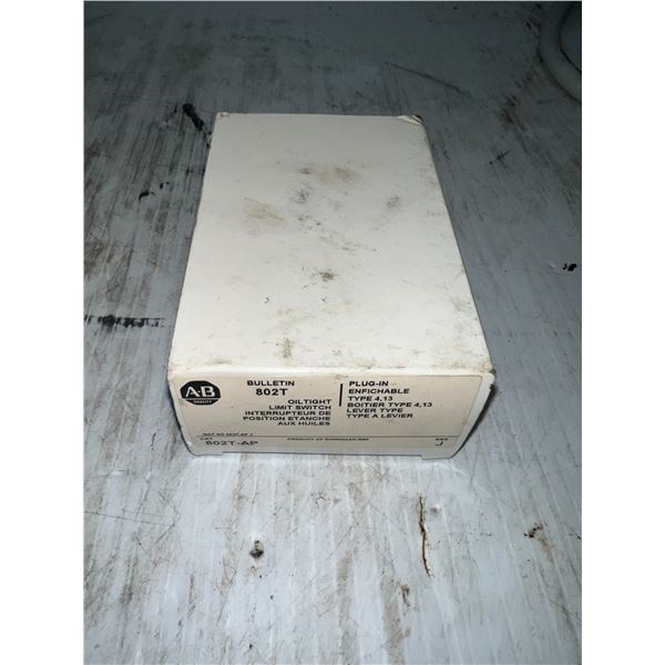 New? Allen-Bradley #802T-AP Oil Tight Limit Switch