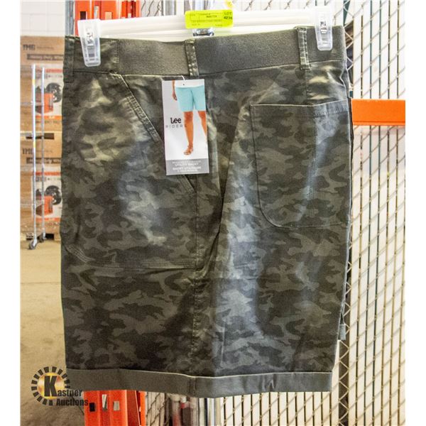 LEE RIDERS CAMO SHORTS SET OF 2 SIZE 20