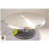 Image 1 : REVOLVING CAKE DECORATING STAND