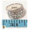 Image 1 : RING WITH CLEAR ACCENTS SIZE 8.5