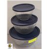 Image 1 : SET OF 3 PYREX MIXING BOWLS WITH LIDS