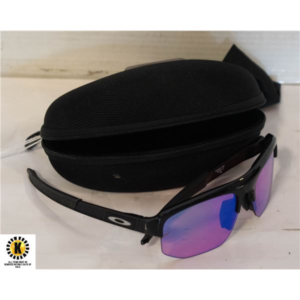 PAIR OF OAKLEY SUNGLASSES IN HARD CASE