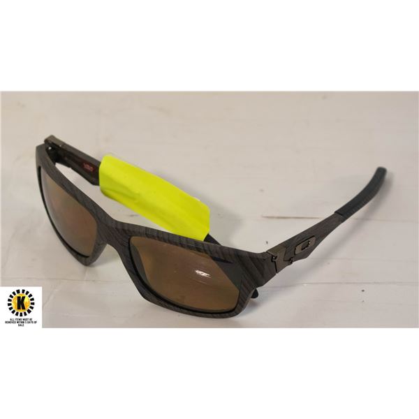 PAIR OF OAKLEY SUNGLASSES