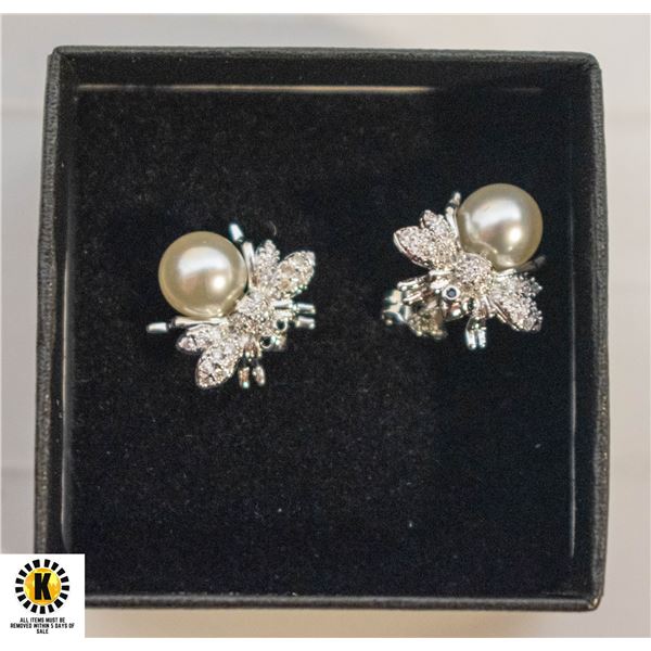 HONEY BEE EARRINGS, NEW