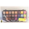 Image 1 : NEW BEAUTY TREATS EYE SHADOW TRAY