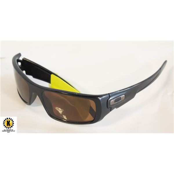 PAIR OF OAKLEY SUNGLASSES