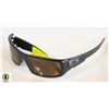 Image 1 : PAIR OF OAKLEY SUNGLASSES