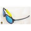 Image 1 : PAIR OF POLARIZED OAKLEY SUNGLASSES