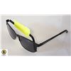Image 1 : PAIR OF FOSTER GRANT SUNGLASSES