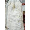 Image 2 : WEDDING DRESS APPROX SIZE 6
