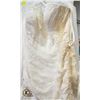 Image 2 : WEDDING DRESS APPROX SIZE 14 CORSET BACKING