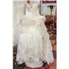 Image 1 : WEDDING DRESS SIZE 8