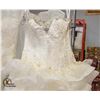 Image 2 : WEDDING DRESS SIZE 8