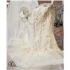 Image 3 : WEDDING DRESS SIZE 8