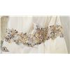Image 2 : WEDDING DRESS SIZE 10