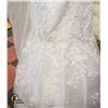 Image 2 : WEDDING DRESS SIZE 8