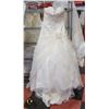 Image 1 : WEDDING DRESS SIZE 10 WITH CORSET BACKING