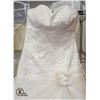 Image 2 : WEDDING DRESS SIZE 10 WITH CORSET BACKING