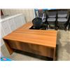 Image 2 : AUTUMN MAPLE L-SHAPED OFFICE DESK WITH 2 DRAWER PEDESTAL & BLACK MOBILE GAS LIFT OFFICE