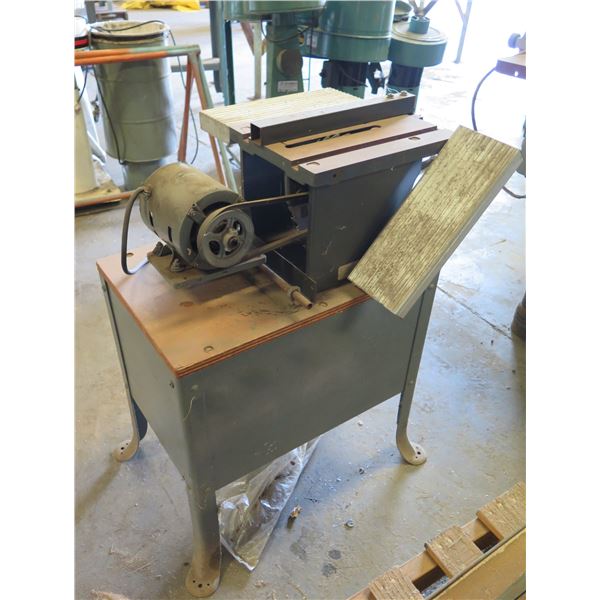 (R) Table Saw on Stand