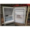 Image 2 : (S4) EcoSolarCool DC Solar Powered Refrigerator
