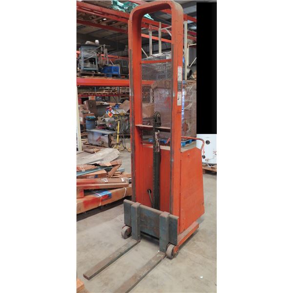 (S5) Lee Engineering Co. C74 Standing Lift w/ 25"L Forks