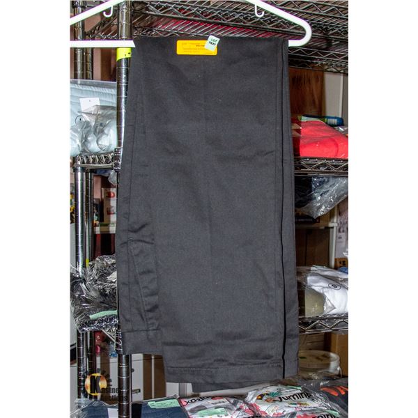 AMAZON ESSENTIALS MENS 30WX34L PANTS