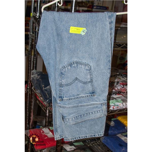 LEVI STRAUSS WOMENS SIZE 30LOW PRO STRAIGHT JEANS