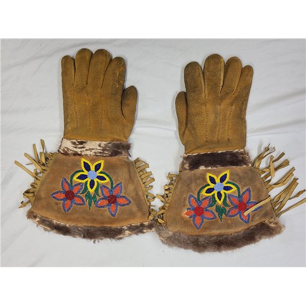 Vintage Hand Made Native Indian Leather & Beaded Mittens Gauntlet Gloves