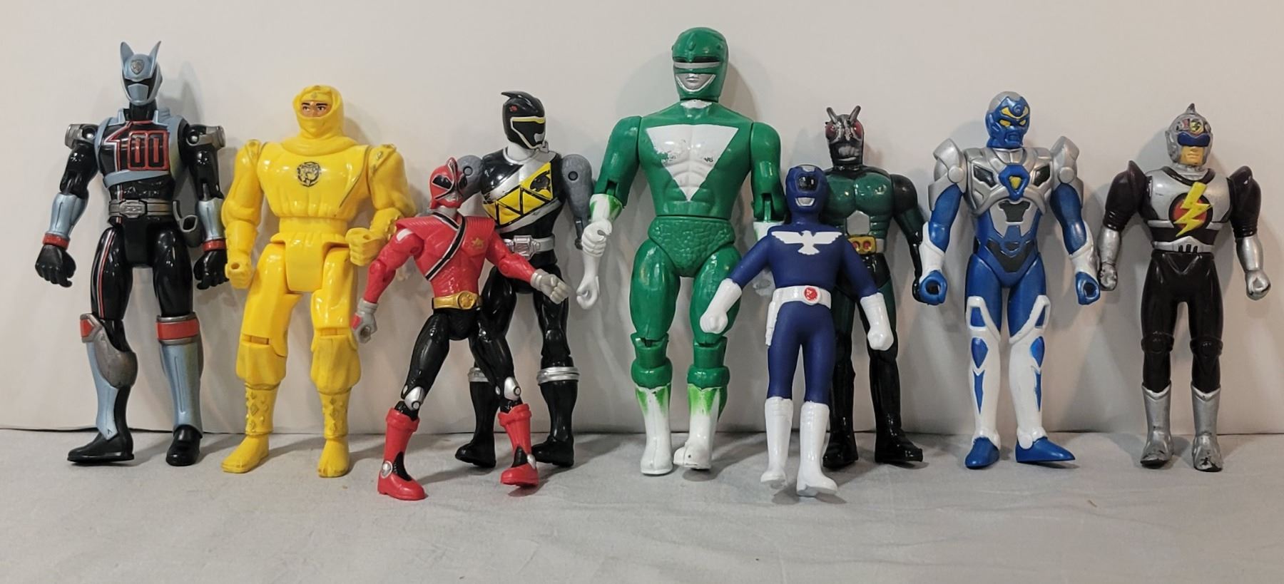 9 Power Ranger Figures