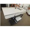 Image 1 : 3 X-Ray Lights & Metal Cart On Wheels