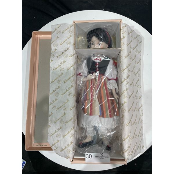 The Ashton Drake Galleries Collectible Doll "Snow White"