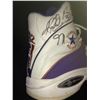 Image 2 : KARL MALONE SIGNED CONVERSE BASKETBALL SHOES