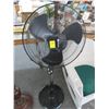 Image 1 : Utilitech Pedestal Fan