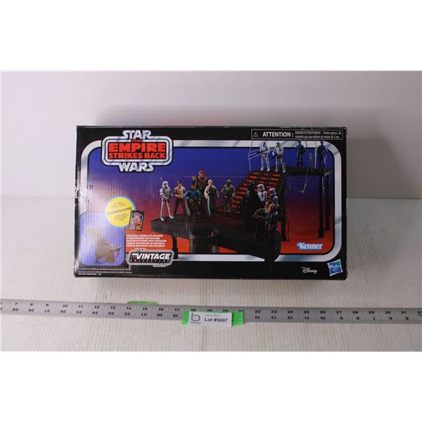 Star Wars The Empire Strikes Back Play Set (NIB)