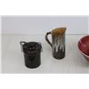 Image 4 : (3) Bowls, Pitcher, Sealable Jar