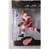 Image 2 : Vintage Hockey Gordie Howe Figurine (NIB)