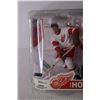 Image 2 : NHL New York Rangers Wayne Gretzky Figurine (NIB)