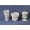 Image 5 : (3) Milk Glass Vases